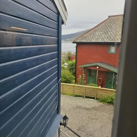 The Blue House 1833-2, Gratis Parkering, Sentralt